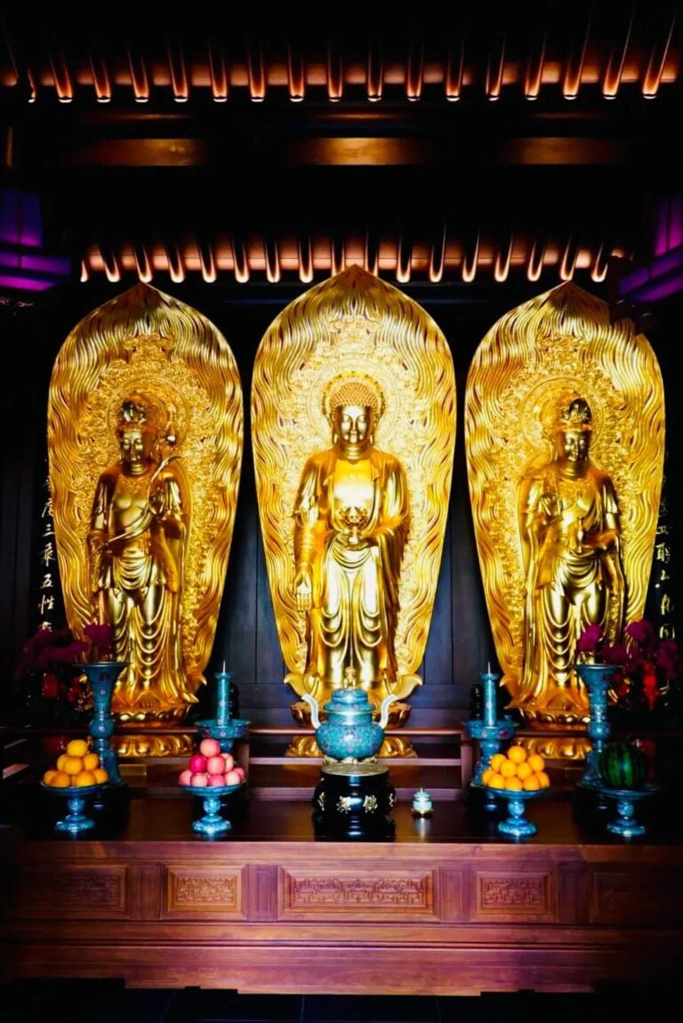 Ornamento Da Giardino Buddha Sdraiato 57 Cm In Poliresina – Effetto Oro Spazzolato, Impermeabile E Resistente, Per Esterni E Interni