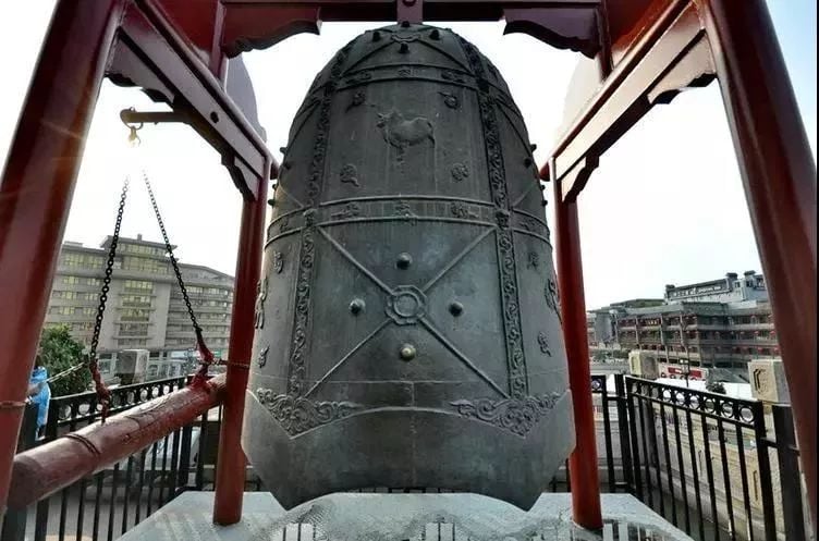 la réplique de la cloche de Jingyun