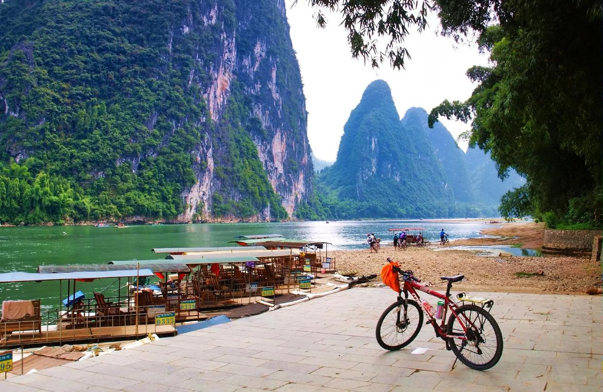 En bicicleta por el río Li