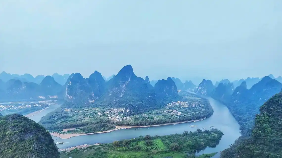 Primera curva del río Li