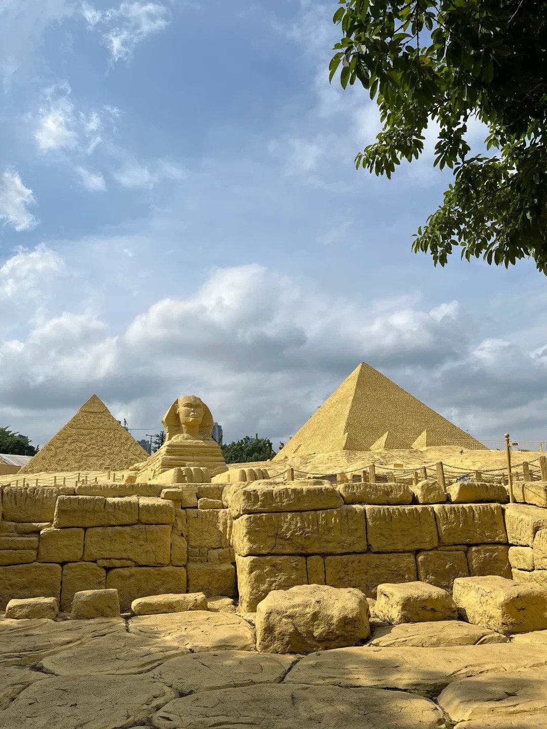Replika Velké pyramidy a Sfingy