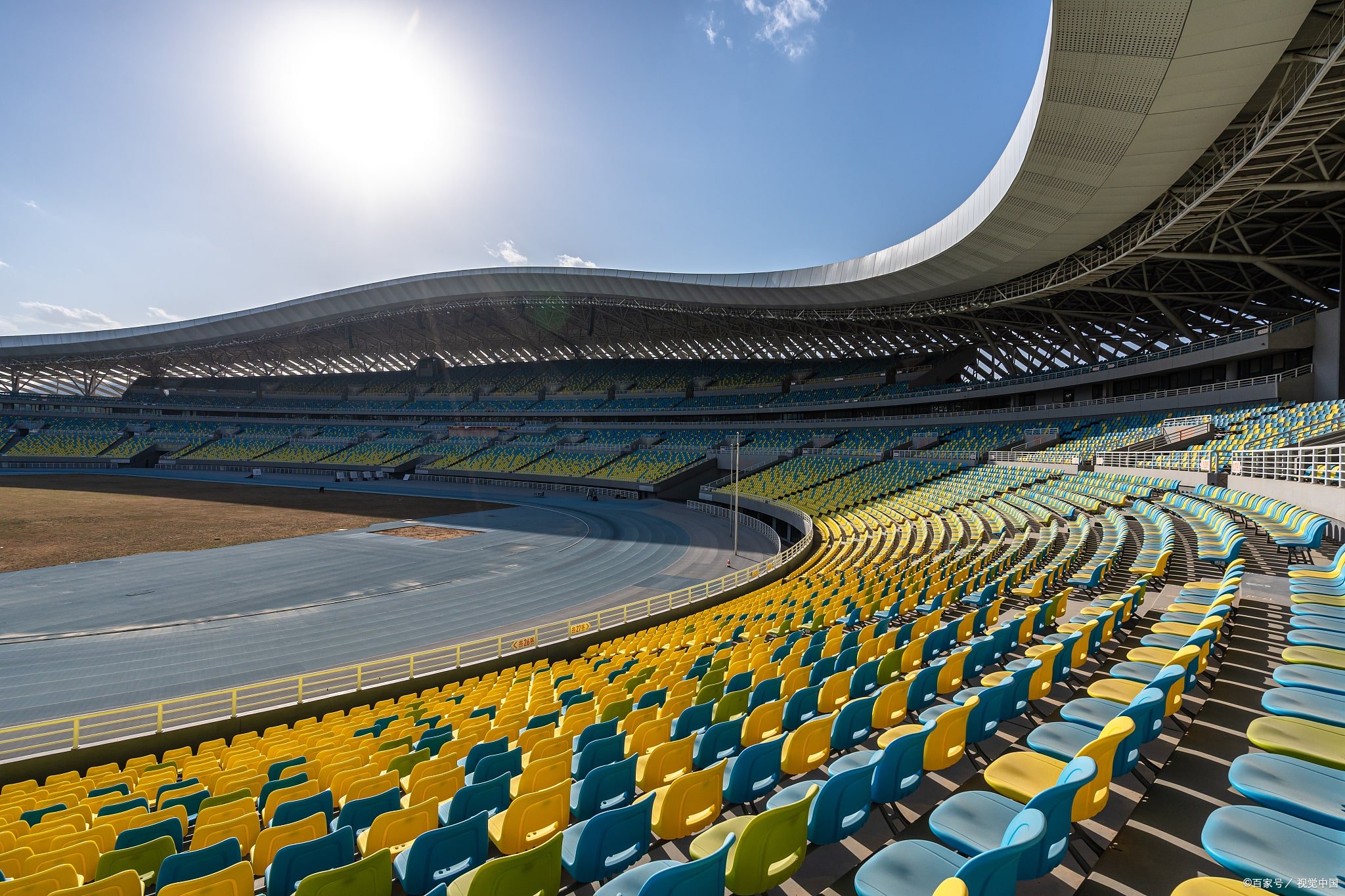 Scéna uvnitř Národního stadionu