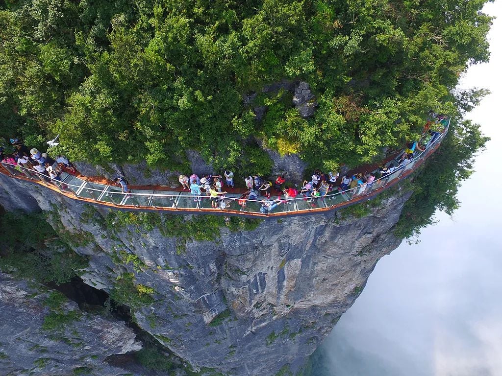 the glass skywalk of Tianmen Mountain